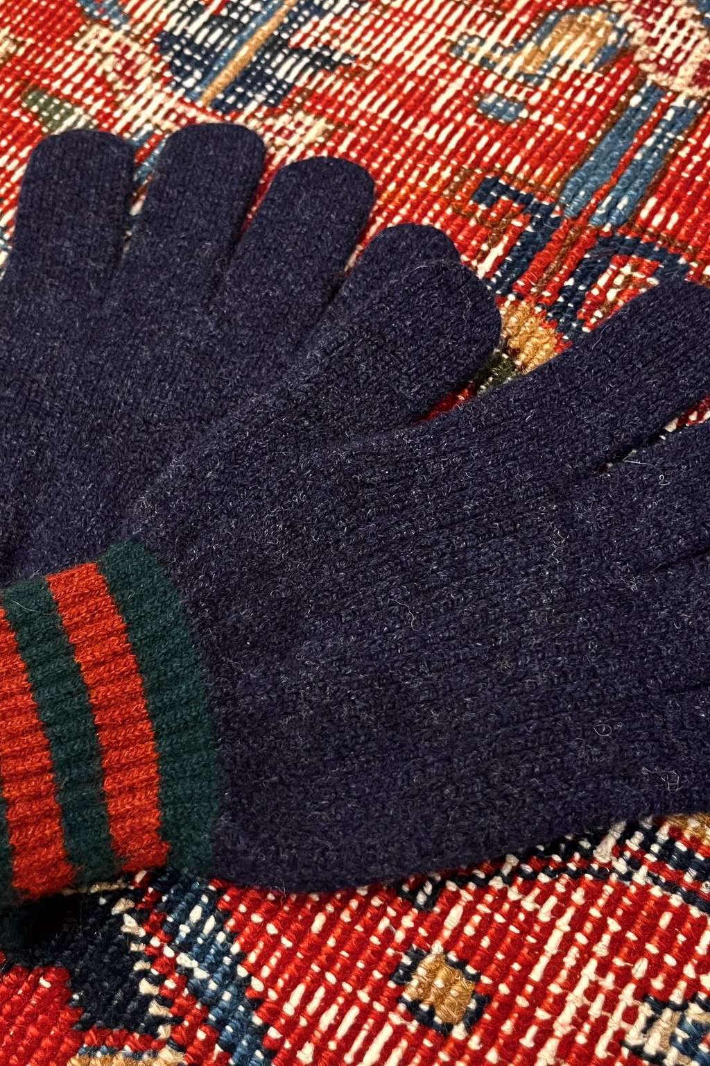 Howlin’ Love Gloves Navy